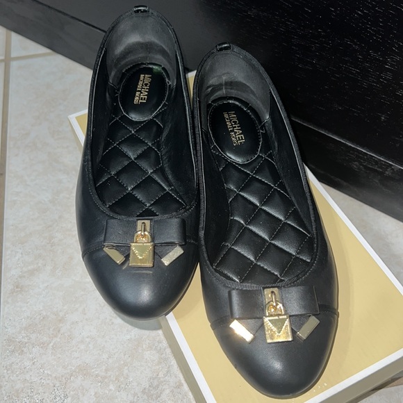 MICHAEL MICHAEL KORS
Alice Leather Ballet Flat - Picture 3 of 9